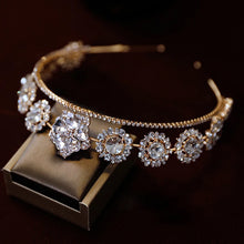 Load image into Gallery viewer, Beautifully Sparkly Princess Tiara