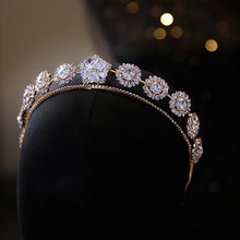 Load image into Gallery viewer, Beautifully Sparkly Princess Tiara