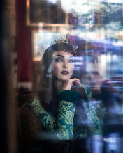 Load image into Gallery viewer, Optimal Royal Vintage Crown