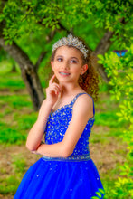 Load image into Gallery viewer, Benevolent White Witch Tiara