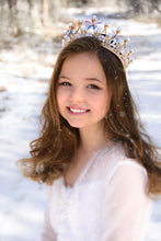 Load image into Gallery viewer, Big-Hearted Butterfly Crown
