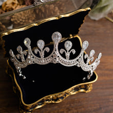 Load image into Gallery viewer, Impeccable Luxurious Royal Tiara