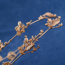 Load image into Gallery viewer, Captivating Gold Flower Tiara