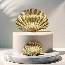 Load image into Gallery viewer, Metal Mermaid Seashell Clip