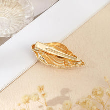 Load image into Gallery viewer, Sea Witch Starfish Shell Clips