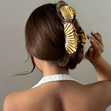 Load image into Gallery viewer, Metal Mermaid Seashell Clip