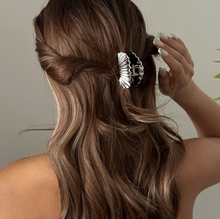 Load image into Gallery viewer, Metal Mermaid Seashell Clip