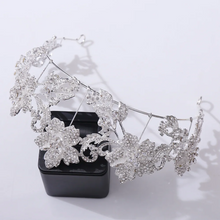 Load image into Gallery viewer, Antique Flowering Crystal Tiara
