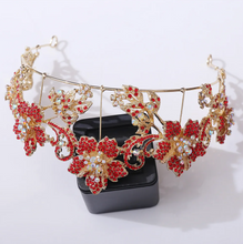 Load image into Gallery viewer, Antique Flowering Crystal Tiara