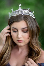 Load image into Gallery viewer, Elegant Classic Silver Diadem