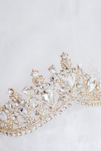 Load image into Gallery viewer, Gorgeous European Tiara in Ivory