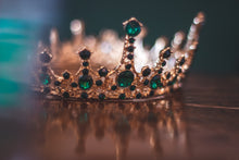 Load image into Gallery viewer, Optimal Royal Vintage Crown