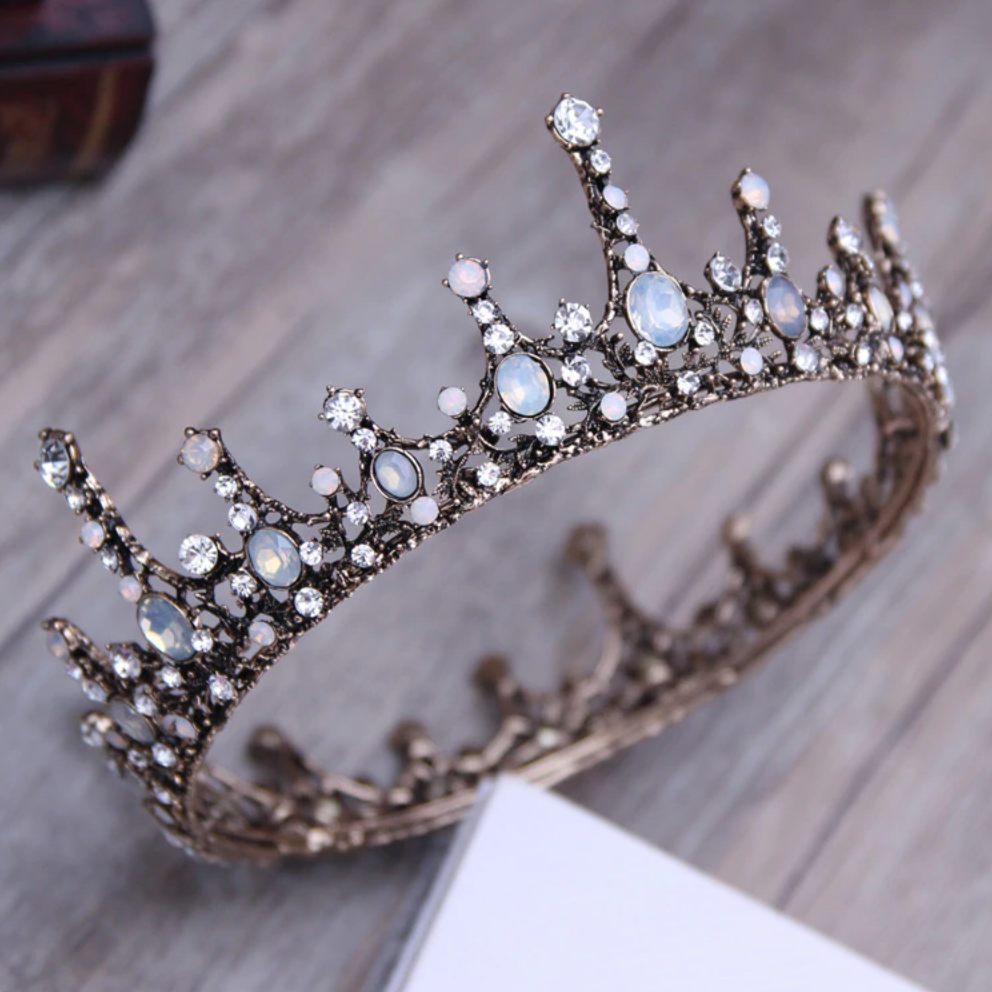 Dreamy Royal Vintage Crown