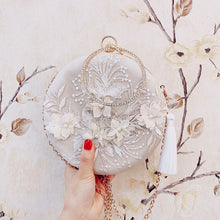 Load image into Gallery viewer, Magnifique Embroidered Cream Purse
