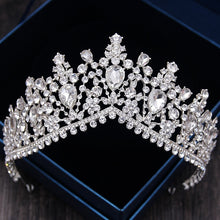 Load image into Gallery viewer, Gorgeous European Tiara in Silver