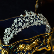 Load image into Gallery viewer, Splendid Snowflake Dream Diadem