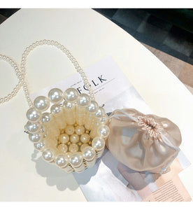 Virtuous Refined Pearly Purse