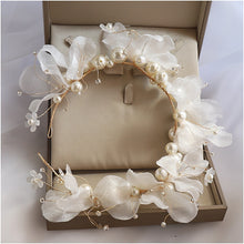 Load image into Gallery viewer, Pearly Wonder Wedding Headband