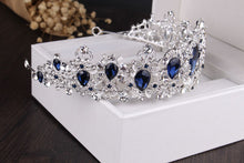 Load image into Gallery viewer, Genie Chic Crystal Crown Set