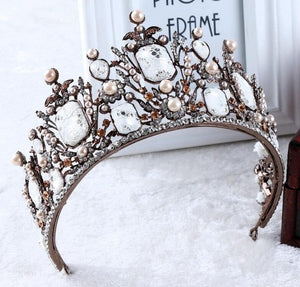 Fanciful Daring Vintage Crown