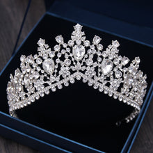 Load image into Gallery viewer, Gorgeous European Tiara in Silver