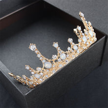 Load image into Gallery viewer, Exquisite Royal Vintage Crown In Gold