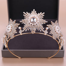 Load image into Gallery viewer, Lordly Dramatic Pearl Tiara