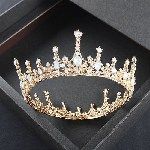 Exquisite Royal Vintage Crown In Gold